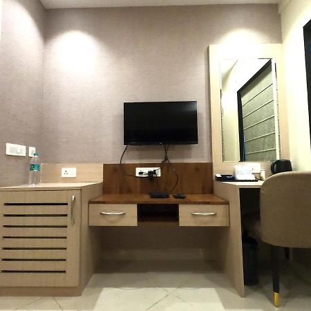 The Panash - Hotel & Banquet Колката Екстериор снимка