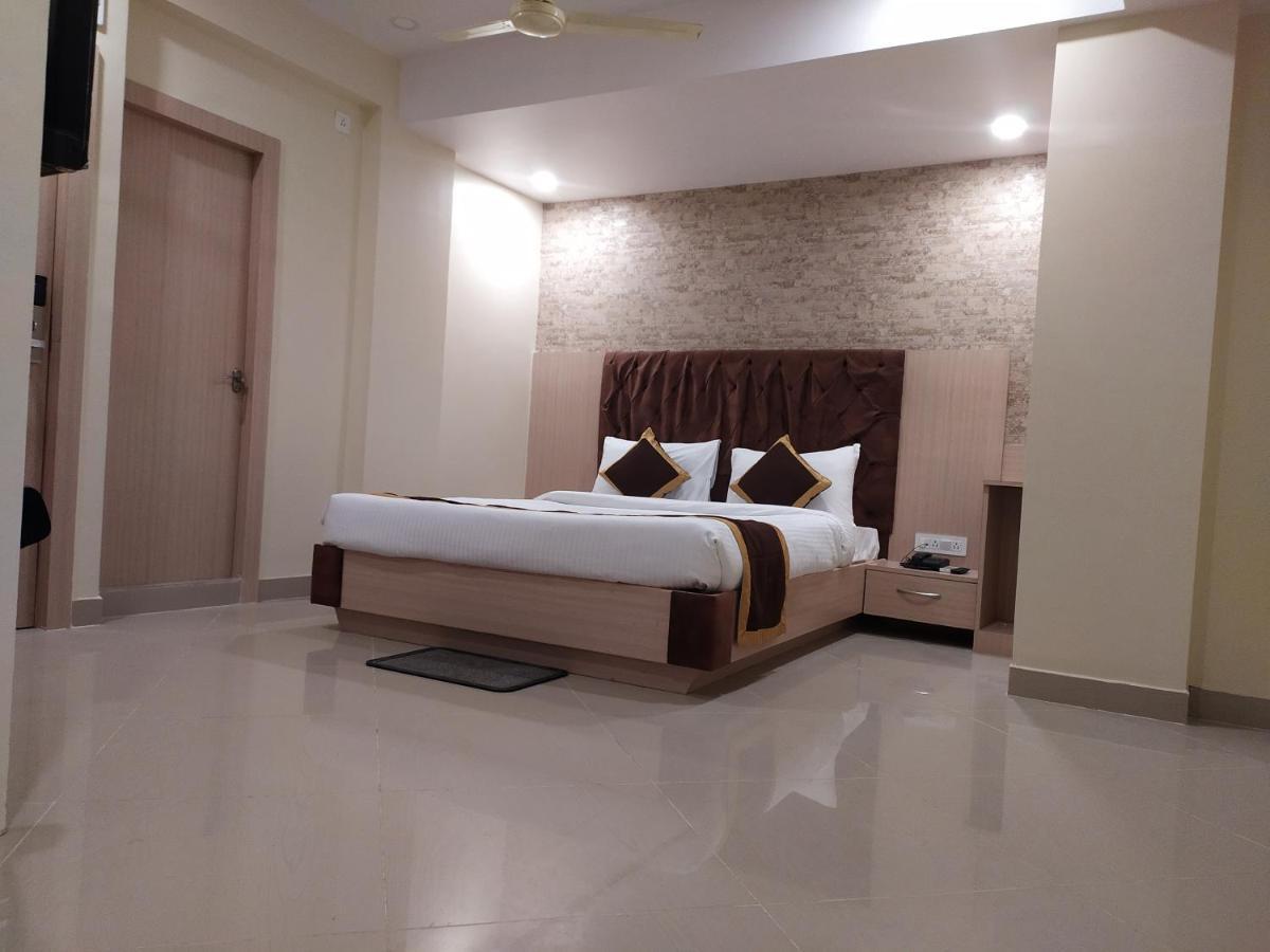 The Panash - Hotel & Banquet Колката Екстериор снимка