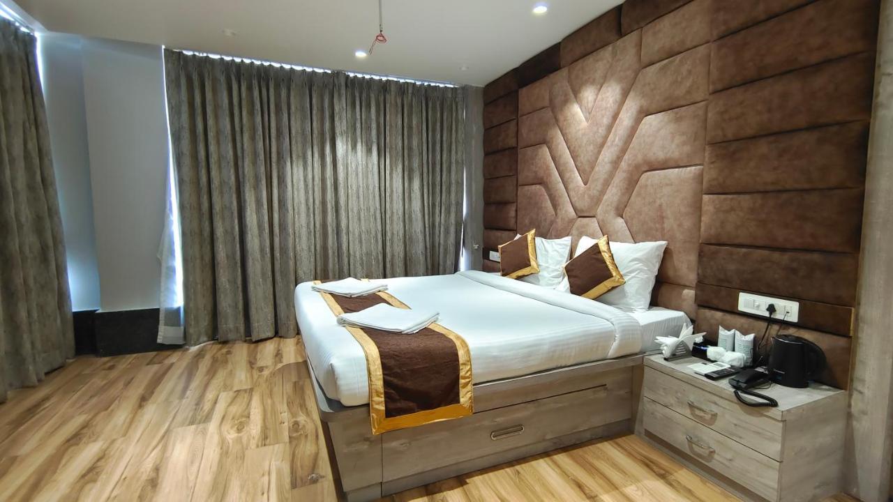 The Panash - Hotel & Banquet Колката Екстериор снимка