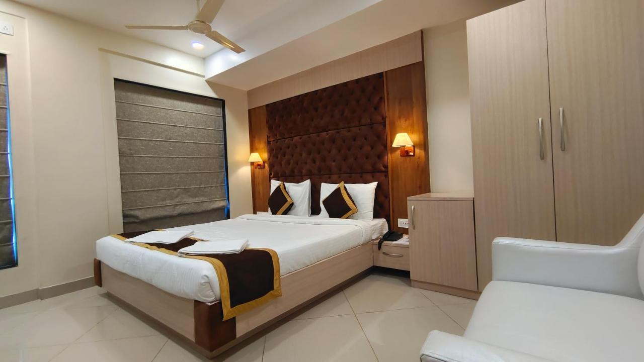 The Panash - Hotel & Banquet Колката Екстериор снимка