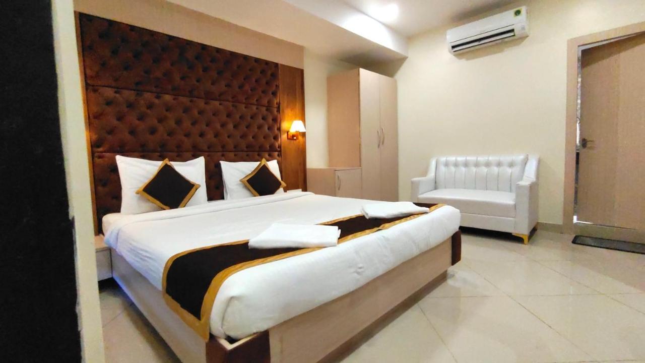 The Panash - Hotel & Banquet Колката Екстериор снимка