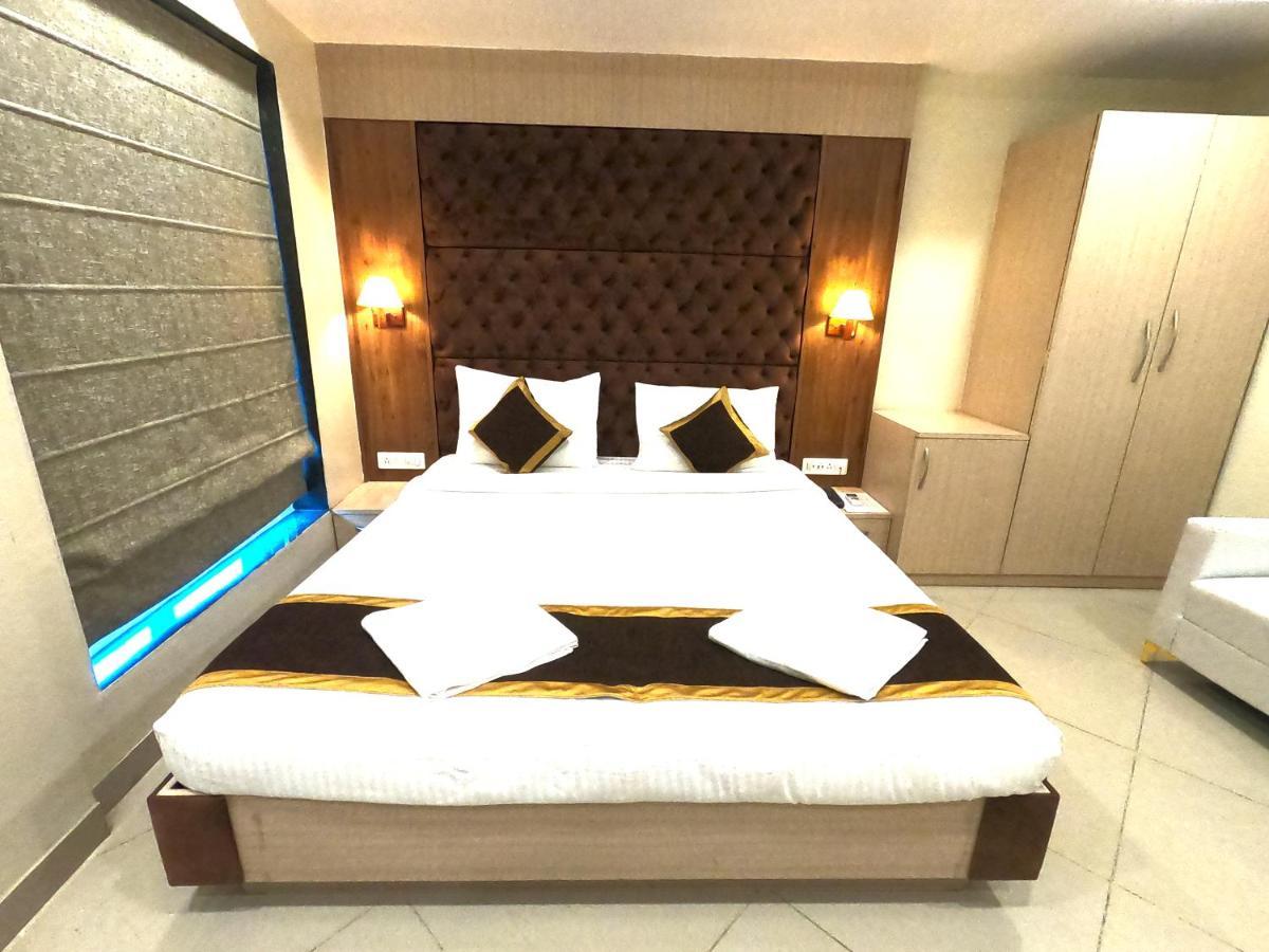 The Panash - Hotel & Banquet Колката Екстериор снимка