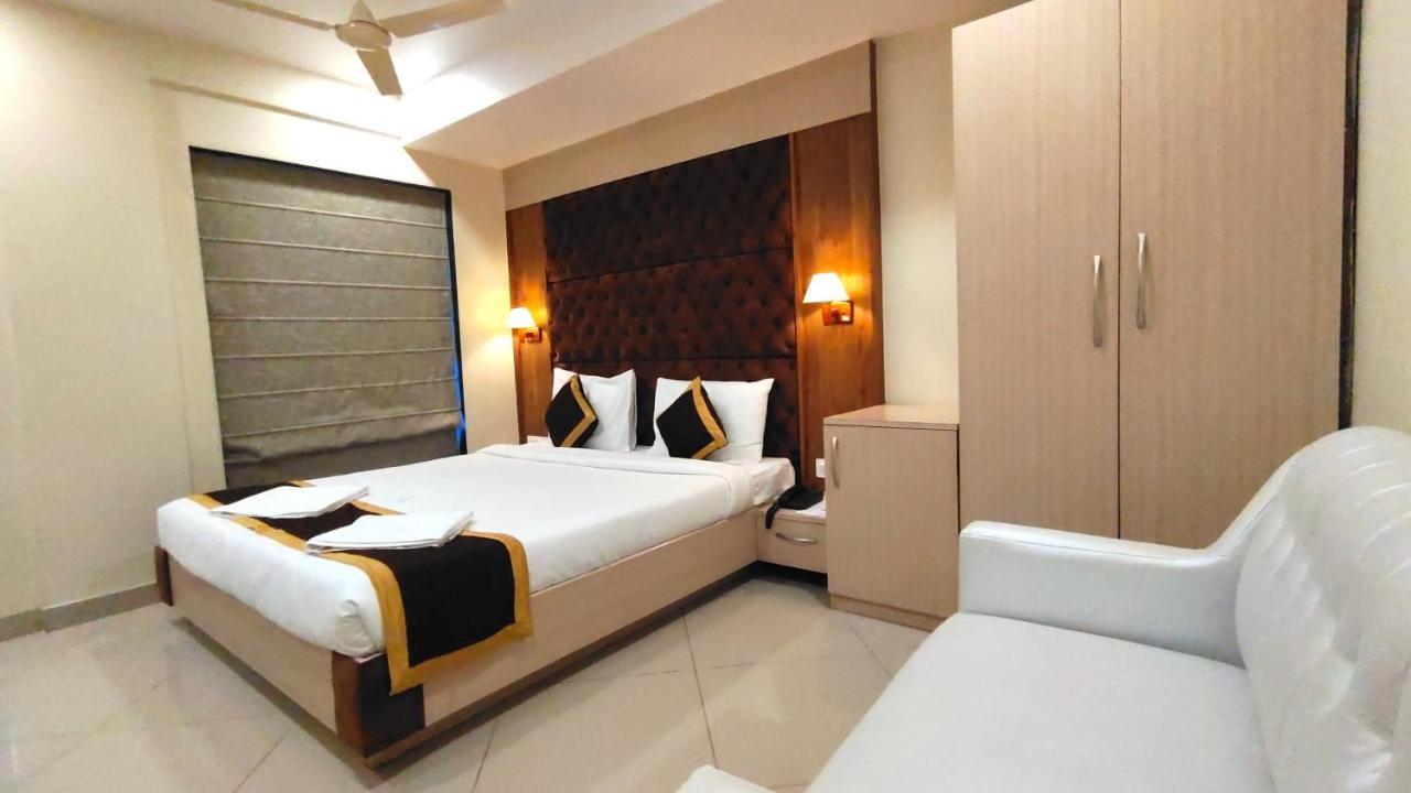 The Panash - Hotel & Banquet Колката Екстериор снимка