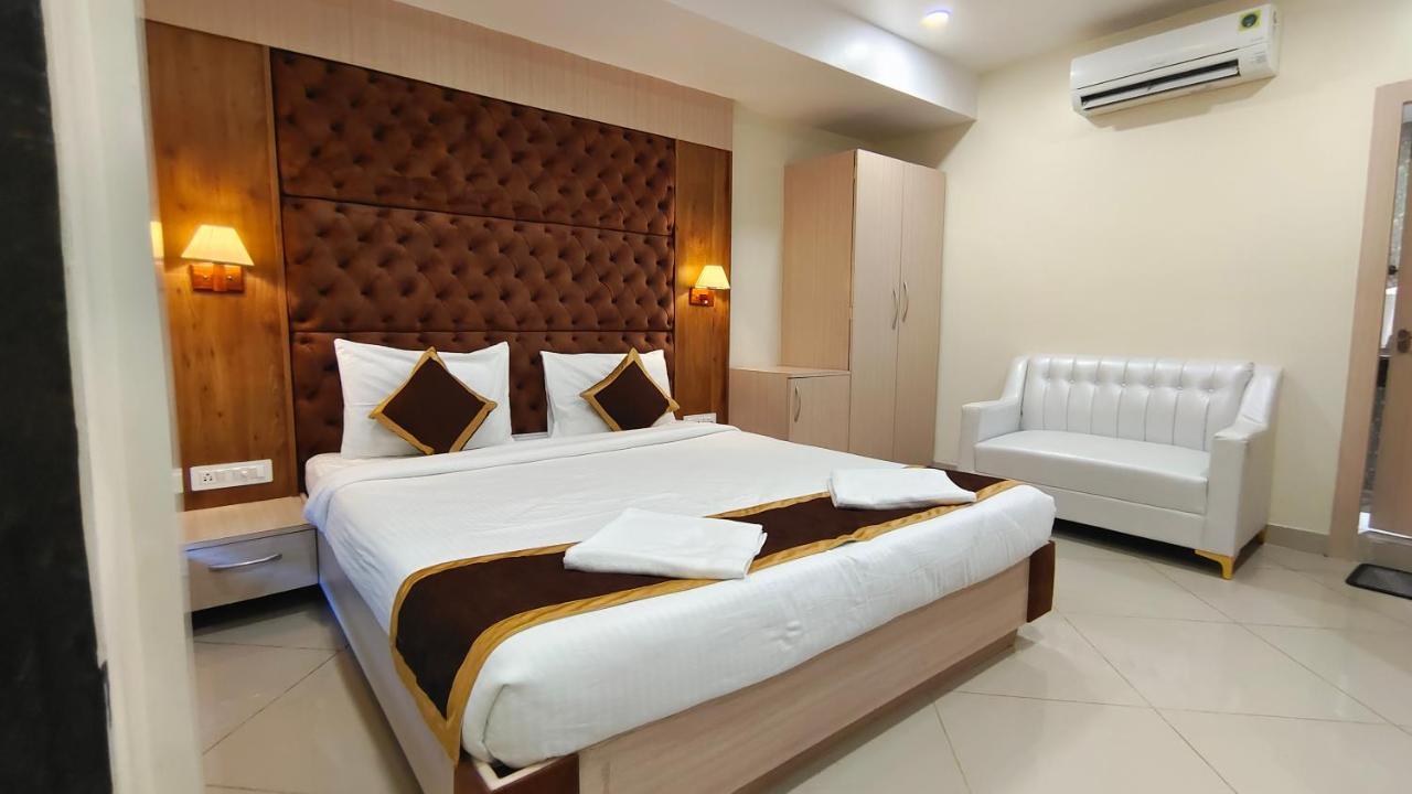 The Panash - Hotel & Banquet Колката Екстериор снимка