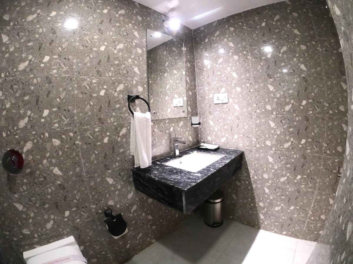 The Panash - Hotel & Banquet Колката Екстериор снимка